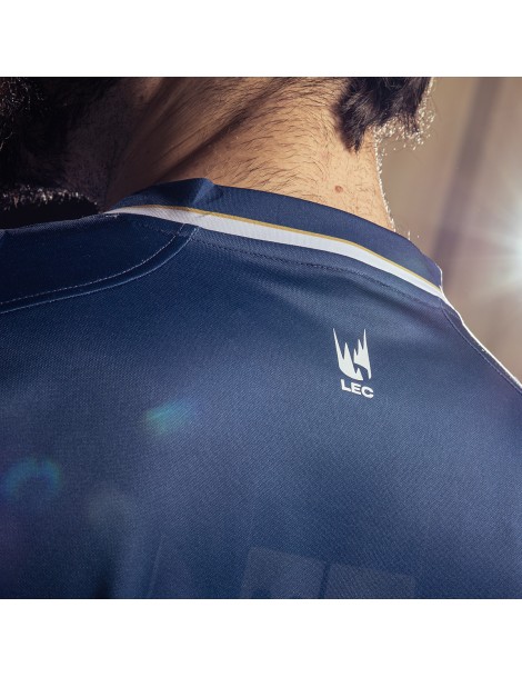 DETALLE-CAMISETA-OFICIAL-MAD-LIONS-KOI-2024-KAPPA-ESPORTS-EQUIPO-COMPETICION-VIDEOJUEGOS-LEC-IBAI-LLANOS